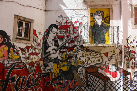 Lisbon:Private Sightseeing TukTuk Tour: Alfama, Belém & More 1.5-H Classic Tour Old Town