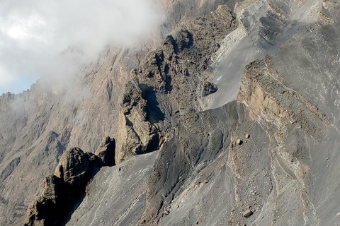 SENDERISMO EN EL MONTE MERU 5 DÍAS