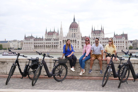 Budapeste: Passeio turístico guiado de E-BikeTour em holandês