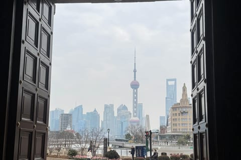 Shanghai: Riverside Food Tour with Beer or Coffee