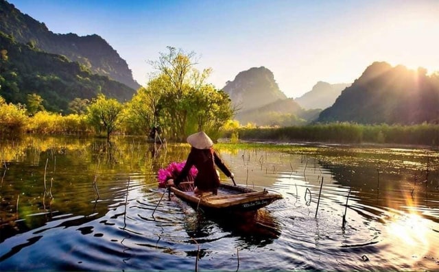 From Hanoi: Full-Day Perfume Pagoda Group Tour with Lunch