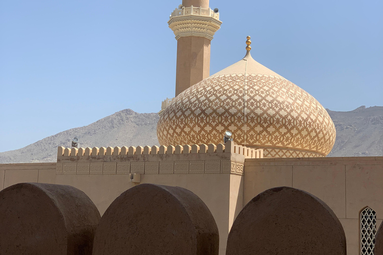 Nizwa: Nizwa Fort and Birkat Al Mouz Guided Tour