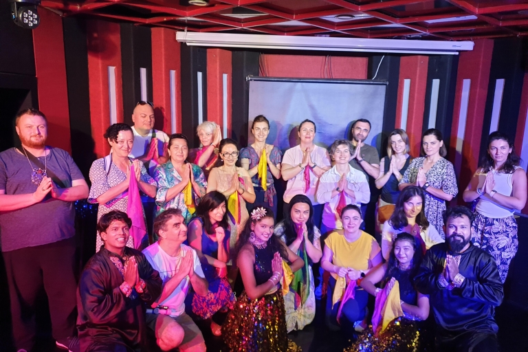 Mumbai: Bollywood Studio Tour with Live Dance Show