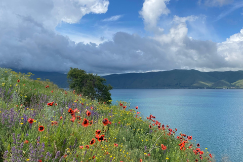 Yerevan: 2-Day Waterfalls and Nature Tour