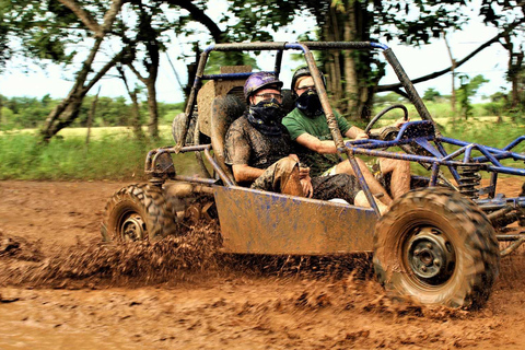 Passeio de buggy extremo: da selva à costa tropical