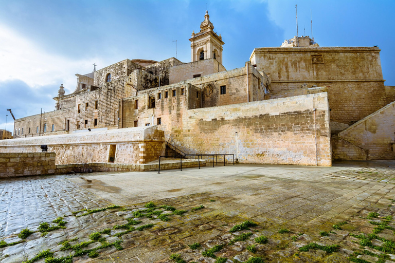 Från St. Julian&#039;s: Gozo, Comino, Blå lagunen med motorbåt