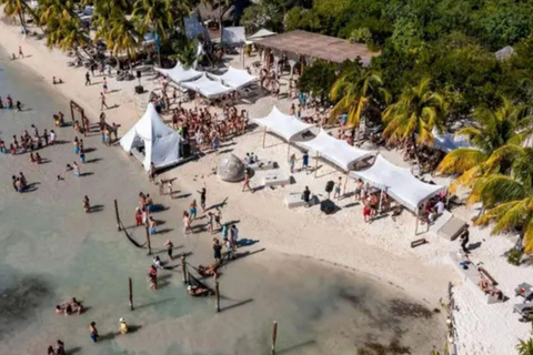 Cancun: Sunsations Catamaran Adults-Only Isla Mujeres