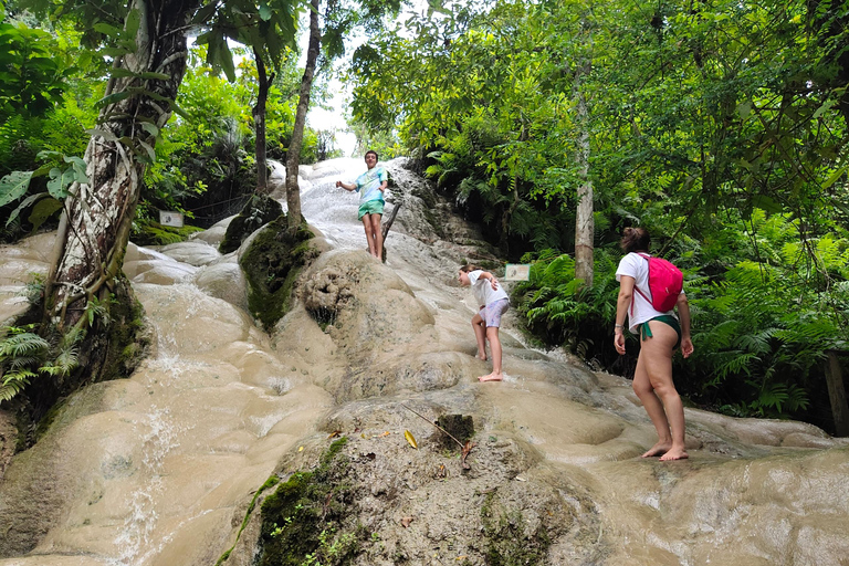 Jazda na rowerze, świątynia Sticky Waterfalls i lokalny targ + lunch