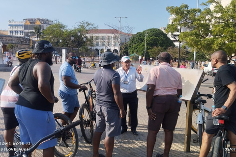 Cartagena: Ruta Histórica, Cultural y Graciosa en Bicicleta