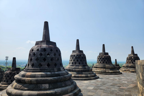 Depuis Yogyakarta : Visite du temple de Borobudur et de PrambananVisite partagée avec billet d&#039;entrée inclus