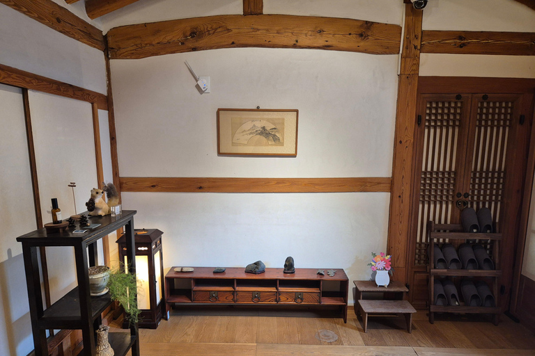 Seoul: Bukchon Hanok Village, Korean Tea Ceremony & Dessert
