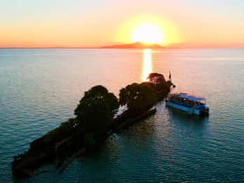 Isola Magnetica: Crociera al tramonto e ai relitti