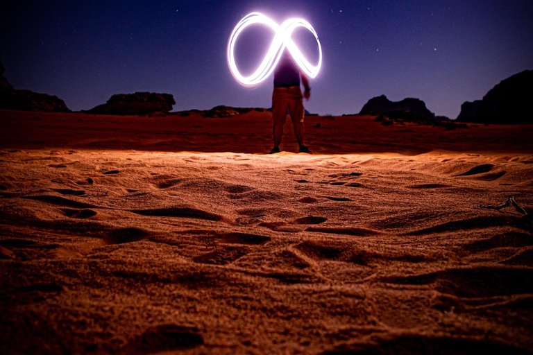 Desde Ammán: viaje privado de 2 días a Petra, Wadi Rum y el mar MuertoTransporte y alojamiento