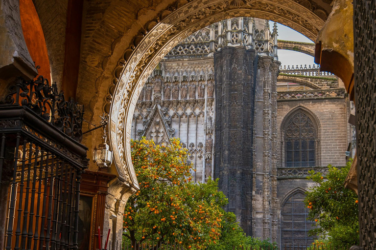 Seville: Cathedral & La Giralda Guided Tour with Tickets
