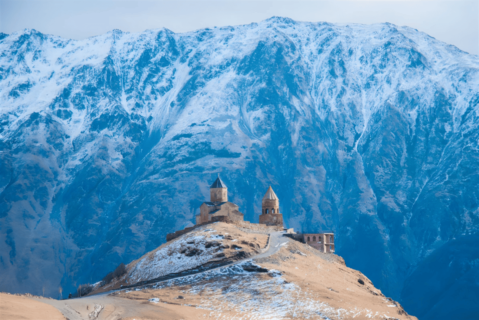 Храм Гергети в Казбеги