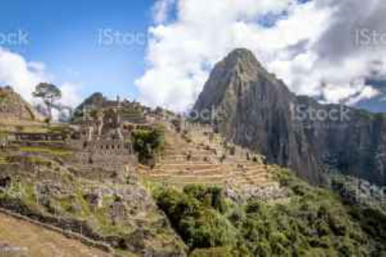 Machu Picchu con valle sagradoświęta dolina z machu picchu