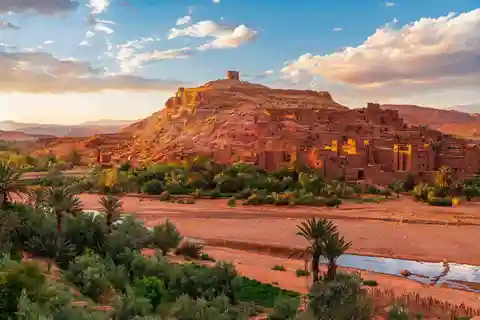 Escursione di 2 giorni da Marrakech a Ouarzazate e alla Valle del Dades