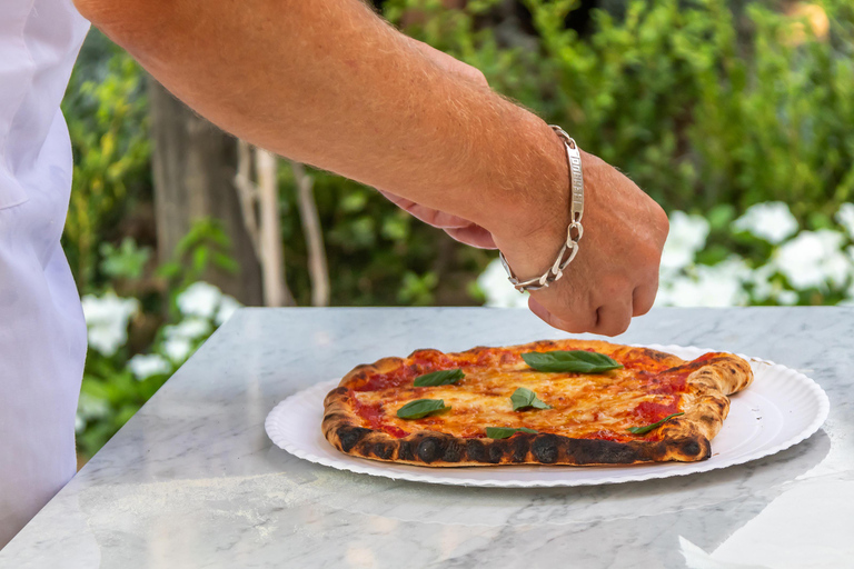 SORRENTO : L&#039;école de la pizza maîtrise les délices napolitains