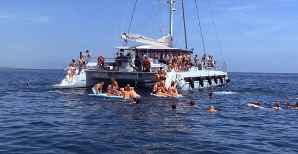 Barcelona: Sail+Swim+Tapas + FREE ADMISSION NIGHTCLUB