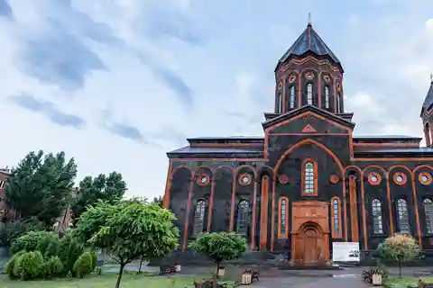 From Yerevan: Gyumri, City tour, Harichavank, Black Fortress