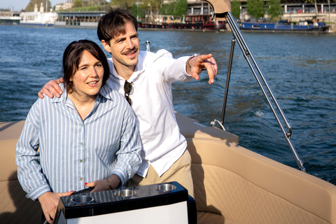 Paris: Private kleine Bootsfahrt mit Rosé und MacaronsParis: Private Bootsfahrt mit Rosé und Macarons