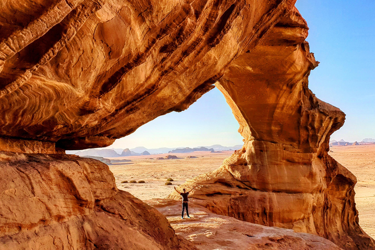 Wadi Rum: Private 2-day photography tour stargazing and jeep