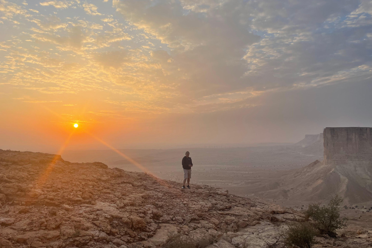 Riyadh: Utforska vackra landskap genom gamla stigarReseledare för historisk betydelse vid Edge of The World