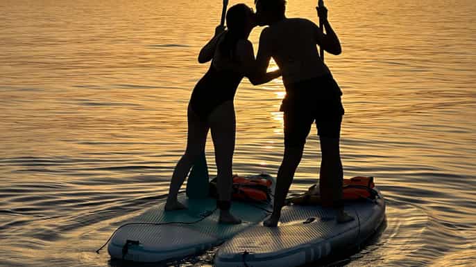 Stand-Up-Paddling-Erlebnis bei Sonnenuntergang in Għajn Tuffieħa