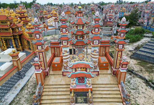 Hoi An: Private Car to Hue via My Son Sanctuary & Ghost City