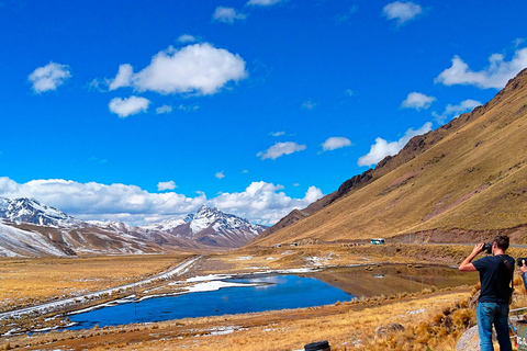 Sightseeing Bus from Cusco to Puno with Guided Stops & Lunch Basic