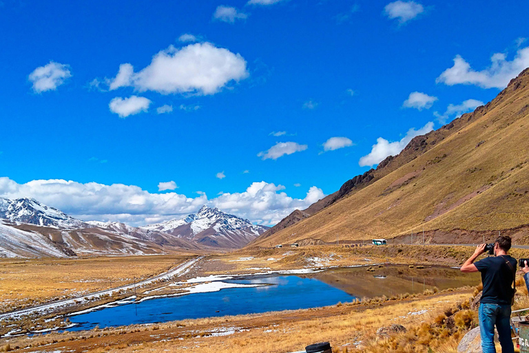 Sightseeing Bus from Cusco to Puno with Guided Stops & Lunch Basic