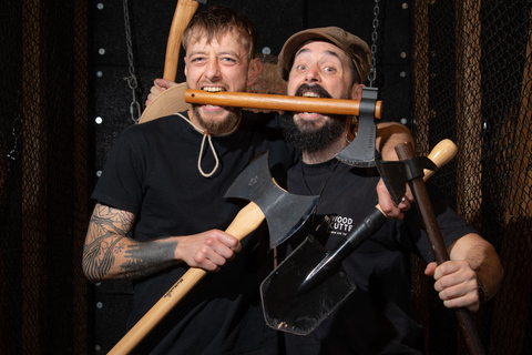 WOODCUTTER - AXE THROWING &amp; BAR EXPERIENCE IN BERLIN