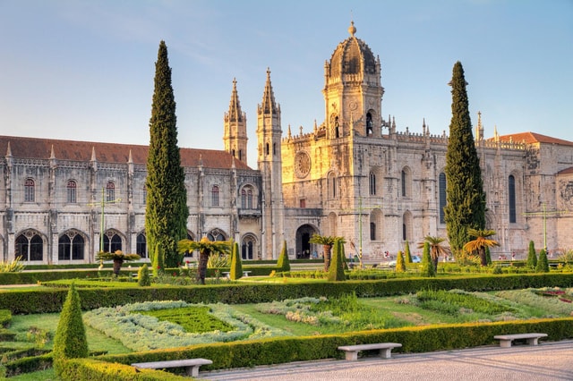 Lisbon: Skip-the-line Jerónimos Monastery Tour with Tickets