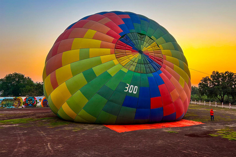 From Mexico City: Fly over Teotihuacan in a hot air balloon From CDMX: Fly over Teotihuacan in a balloon