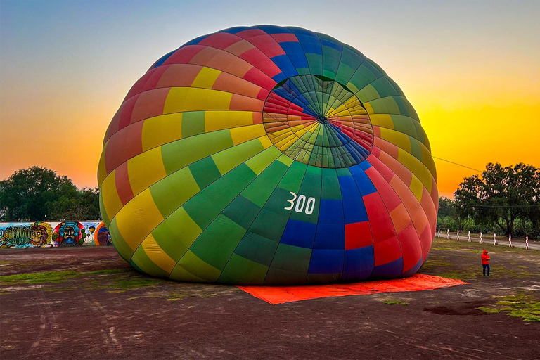 From Mexico City: Fly over Teotihuacan in a hot air balloon From CDMX: Fly over Teotihuacan in a balloon