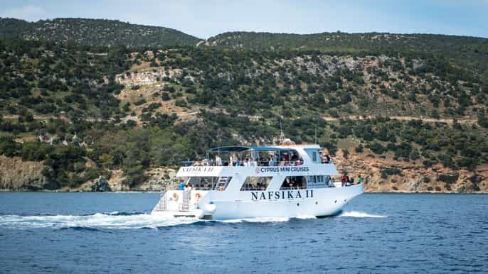Pafos: Passeio de barco na Lagoa Azul com transferes