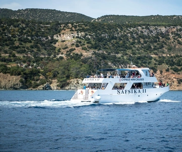 Paphos: Blue Lagoon Boat Trip with Transfers