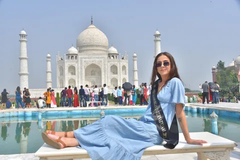 From Delhi: Private Taj Mahal & Agra Tour with 5* Lunch