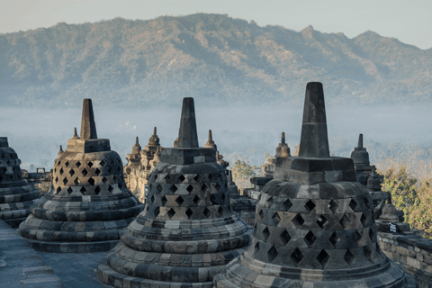 Yogyakarta: Passeio mais barato ao Templo de Borobudur e Prambanan