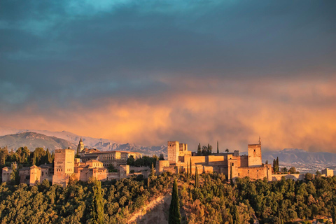 From Málaga: Sunset Alhambra Tour with Tickets Sunset Alhambra Tour from Málaga without Nasrid Palaces
