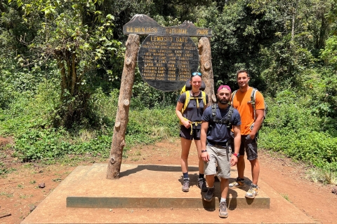 Desde Arusha: viaje a la cumbre del monte Meru de 3 o 4 díasEscalada de 4 días