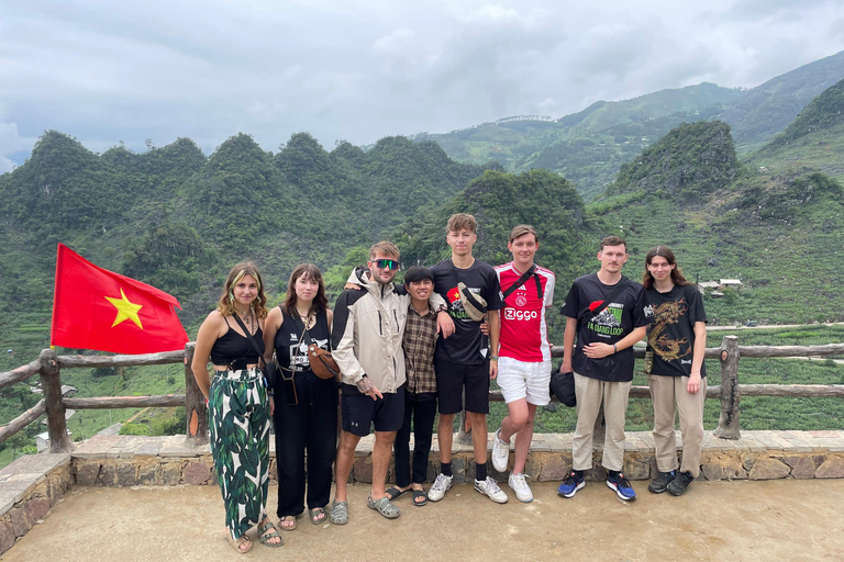 Giro di Ha Giang: Tour di 4 giorni in moto a guida autonoma - SENZA BUS