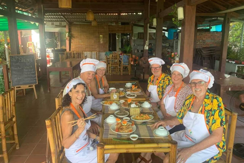 Hoi An/DaNang : Cours de cuisine végétarienne et tour en bateau à corbeillePetit groupe Départ de Da Nang Retour Da Nang