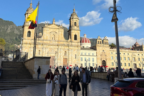 Bogotá: La Candelaria Food Tour with 7 Tastings & Ajiaco
