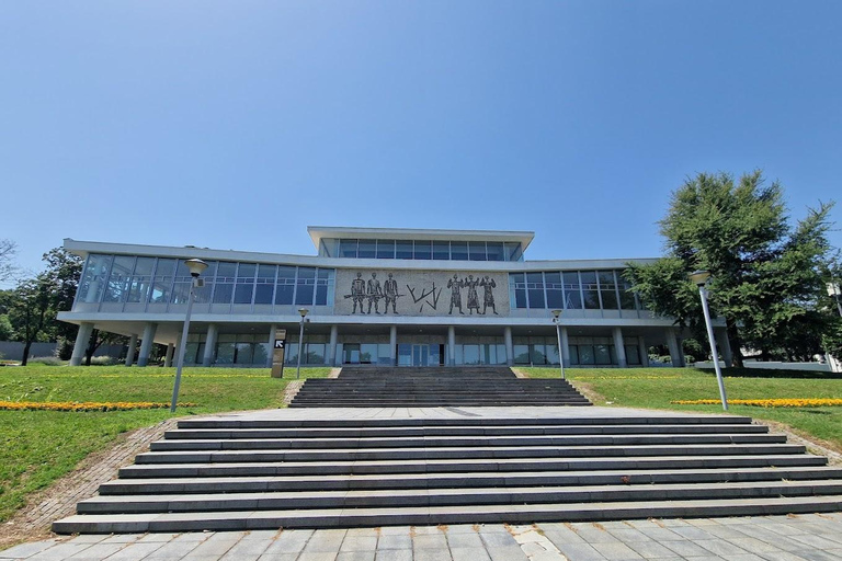 Belgrad: Niebieski pociąg Tity, Dom Kwiatów, wycieczka retro samochodamiBelgrad: Niebieski pociąg Tity, Dom Kwiatów, wycieczka zabytkowymi samochodami