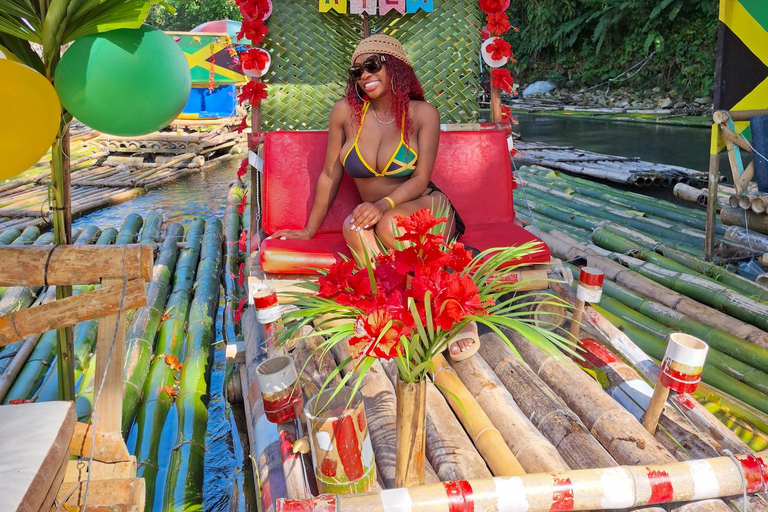 Montego Bay: Bamboo Rafting with Limestone Massage & Shoping