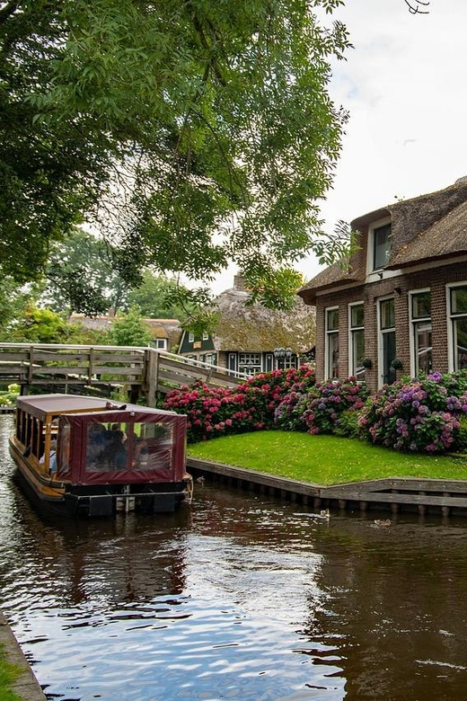 Giethoorn: Village & National Park Canal Cruise with Coffee | GetYourGuide