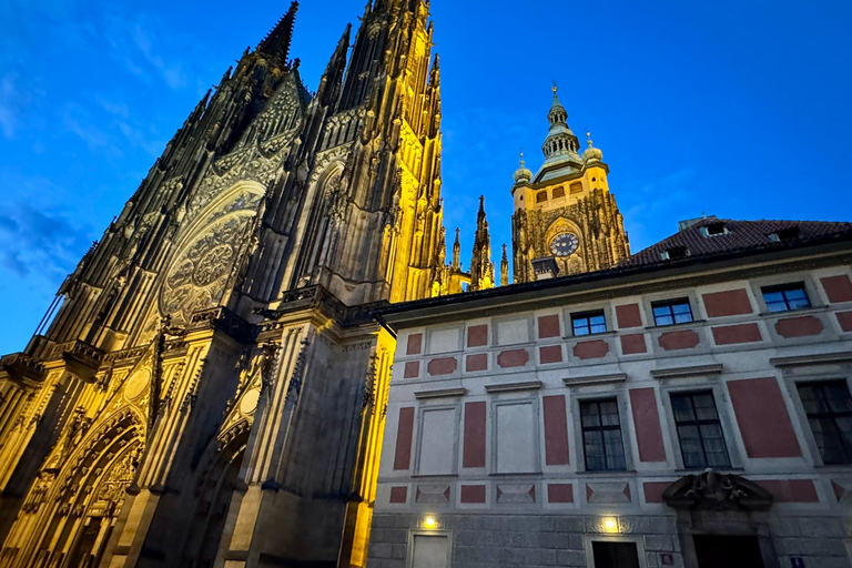 Prague: VIP Prague Castle Night Walk with Panoramic Views VIP Prague Castle Night Walk with Panoramic Views (German)