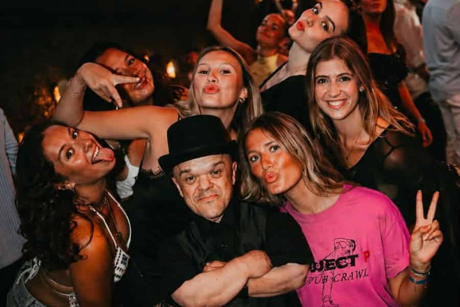 Porto: Spezielle Kneipentour, 9 Getränke, Gratis-Shots, wilde Spiele + VIP. Foto: GetYourGuide Porto: Spezielle Kneipentour, 9 Getränke, Gratis-Shots, wilde Spiele + VIP. Foto: GetYourGuide
