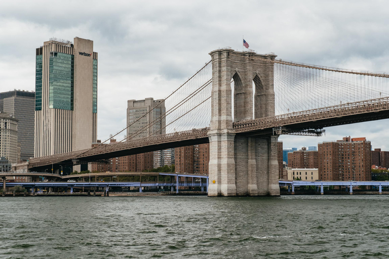 NYC: Cruzeiro oficial de arquitetura de Nova York em torno de ManhattanPasseio de Barco em inglês